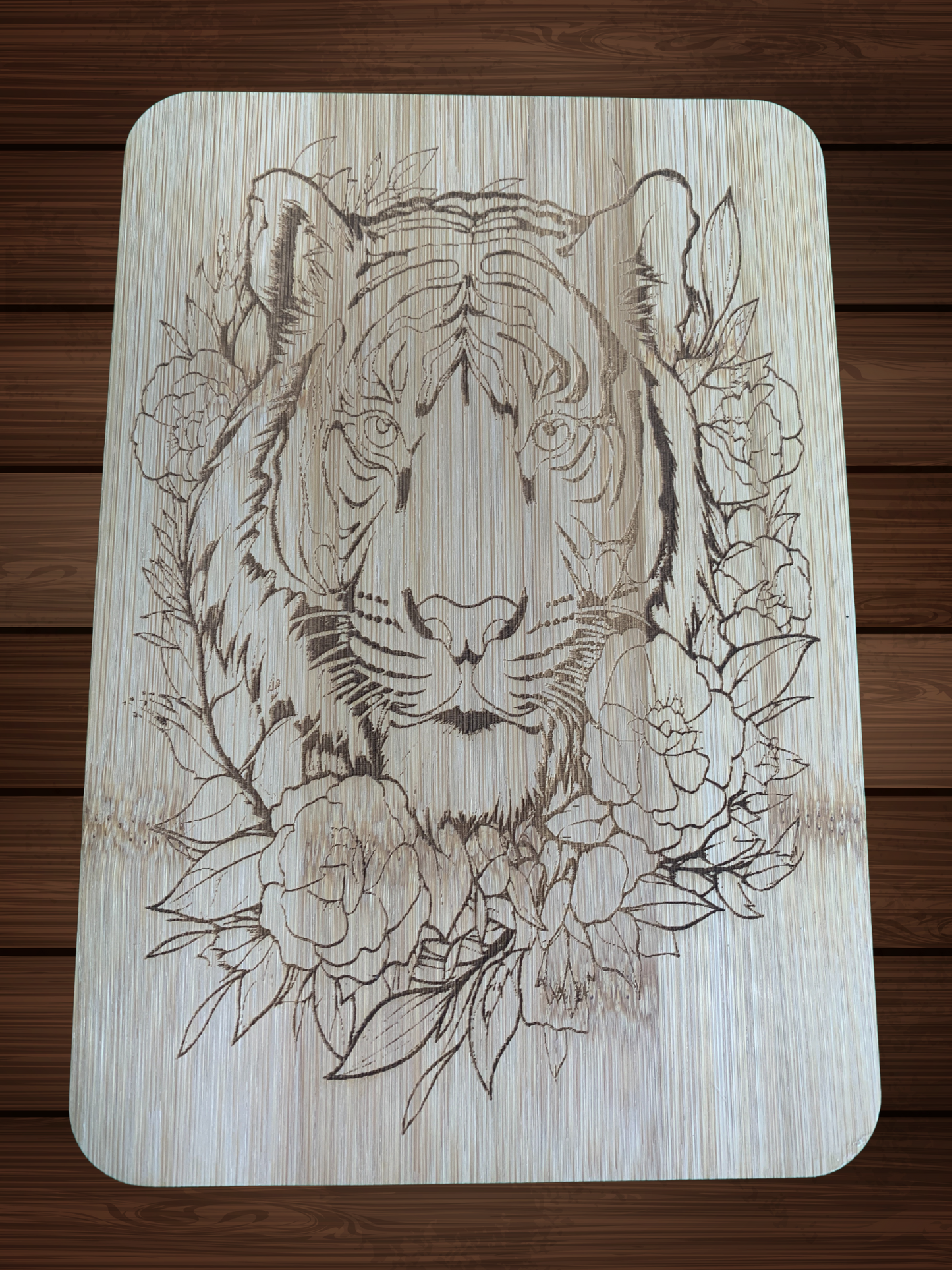 Laser Engraved Bamboo Cutting Board with Tiger Design – 6" x 8"